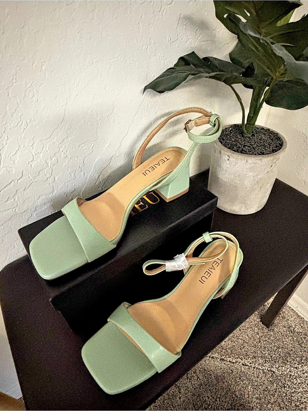 TEAIEUI Strappy Block Heel Sandals in Sage Green Brand New